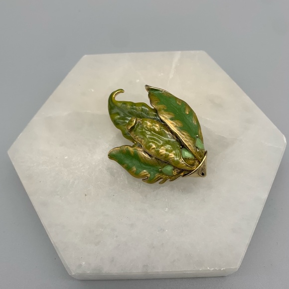 Liz Claiborne Enamel Green and Gold Tone LC Leaf Brooch - Picture 1 of 2